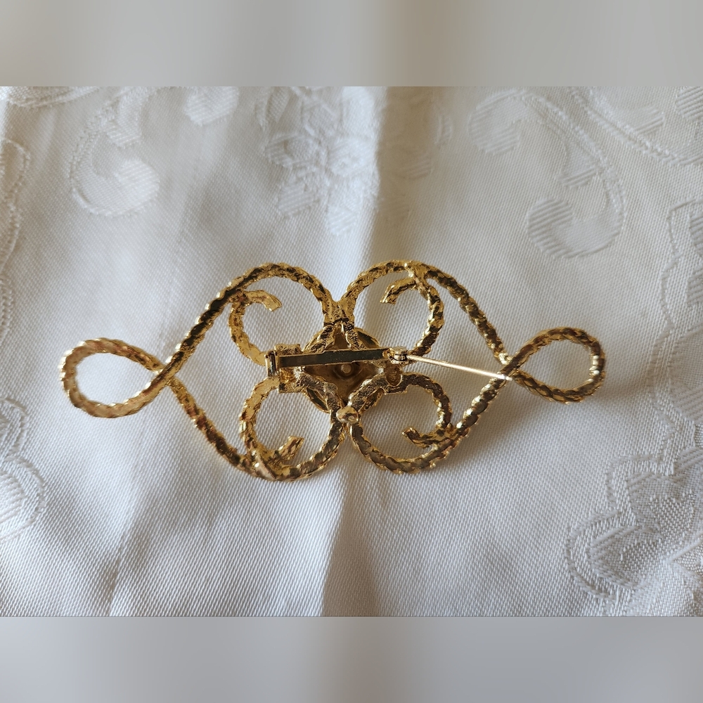 Beautiful Gold Rope Swirl Pin/Brooch! - Picture 6 of 6